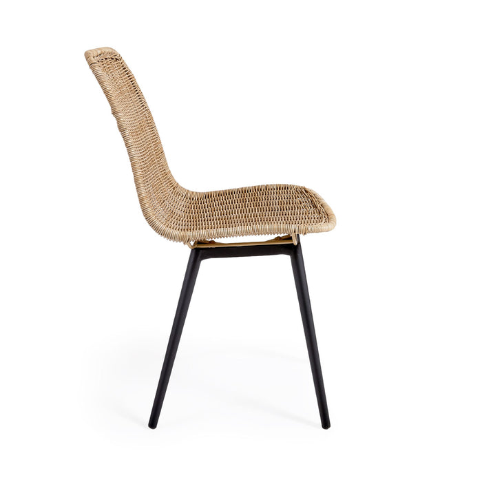 Kave Home - Equal tuinstoel van kunststof rotan met zwarte aluminium