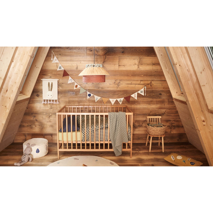 Kave Home - Wit katoenen Yanil-wandkleed met konijntje en roze