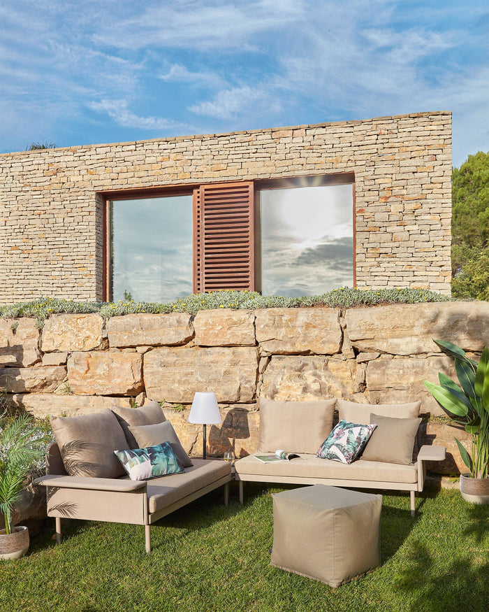 Kave Home - Zaltana outdoor hoekbank- en tafelset in mat bruin