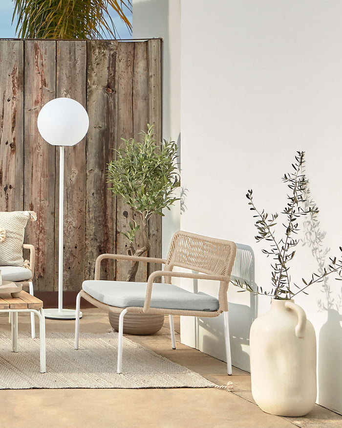 Kave Home - Cailin fauteuil in beige koord met gegalvaniseerde stalen