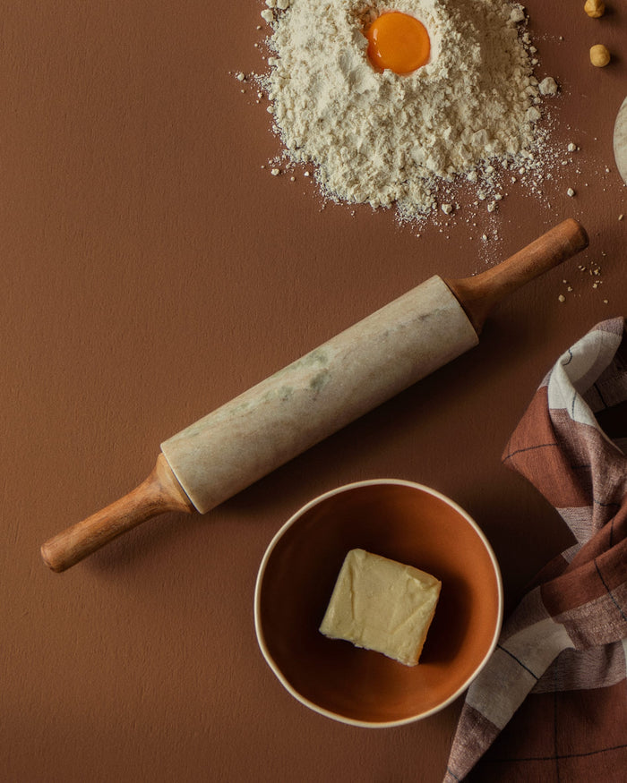 Kave Home - Beige marmeren Marichie-deegroller