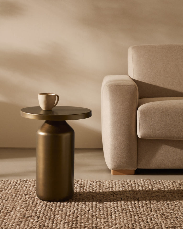 Kave Home - Ronde bijzettafel Malya in metaal met koperen afwerking Ø