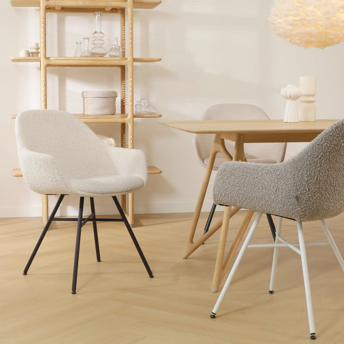 Nolon Noa-Mae Eetkamerstoel Bouclé Beige - Armleuning - Zwarte Poten