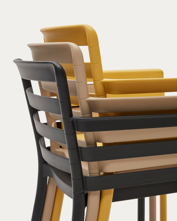 Kave Home - Nariet tuinstoel van beige kunststof