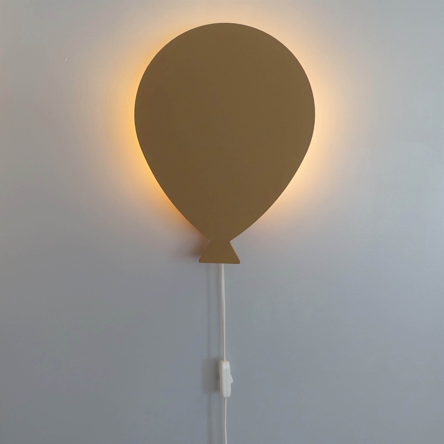 Houten wandlamp kinderkamer | Ballon - spiced honey