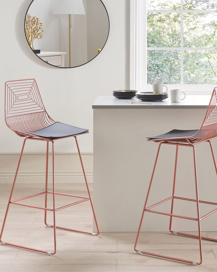 Beliani - BISBEE - Barkruk set van 2 - Rosegoud - Metaal