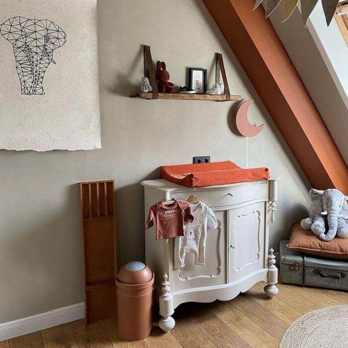 Houten wandlamp kinderkamer | Maan - baksteen rood