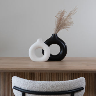 QUVIO Vaas rond met gat in het midden - 19 cm - Keramiek - Wit