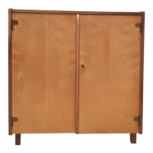 Reliving Mid Century Kast