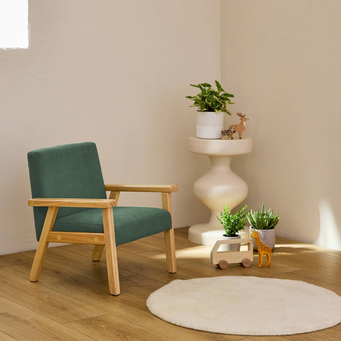sweeek - Scandinavische kinderfauteuil in corduroy en rubberhout