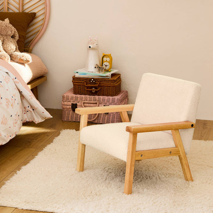 sweeek - Scandinavische kinderfauteuil in heveahout