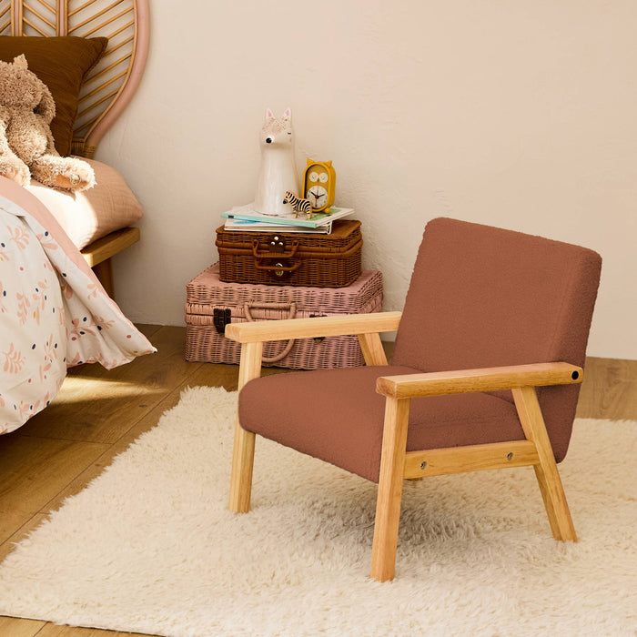 sweeek - Scandinavische kinderfauteuil in heveahout