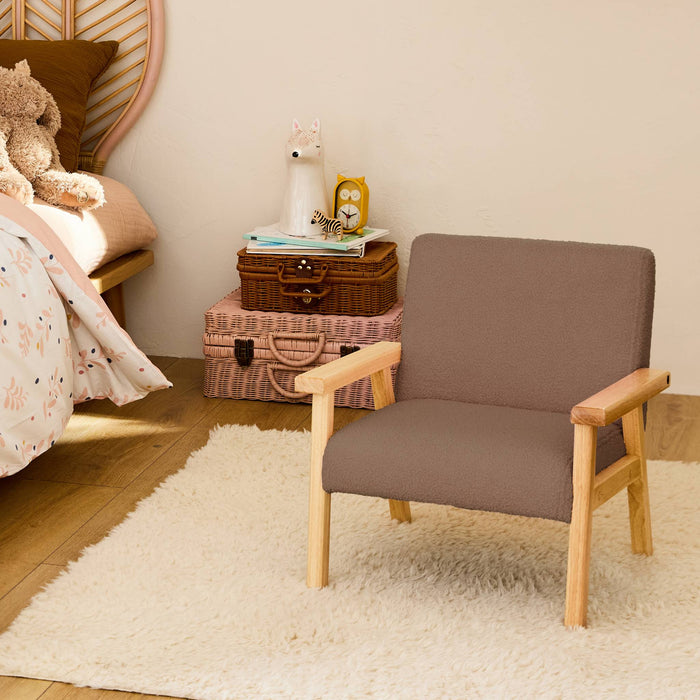 sweeek - Scandinavische kinderfauteuil in heveahout