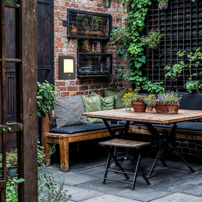 QAZQA Buitenwandlamp antraciet met bewegingssensor IP44 - Emmerald 1