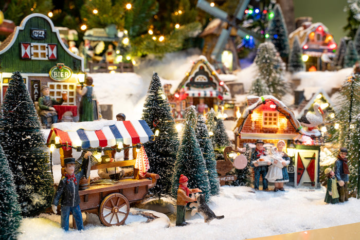 LuVille Kerstdorp Miniatuur Bristle Bomen - 21 Stuks - H22 x Ø8 cm