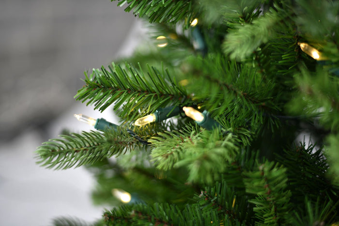 Norfolk kunst (tafel)kerstboom - 137 cm - groen - Ø 97 cm - 903 tips