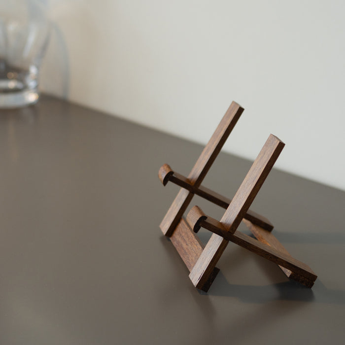 QUVIO Boekenstandaard|Tabletstandaard - Hout - Donkerbruin