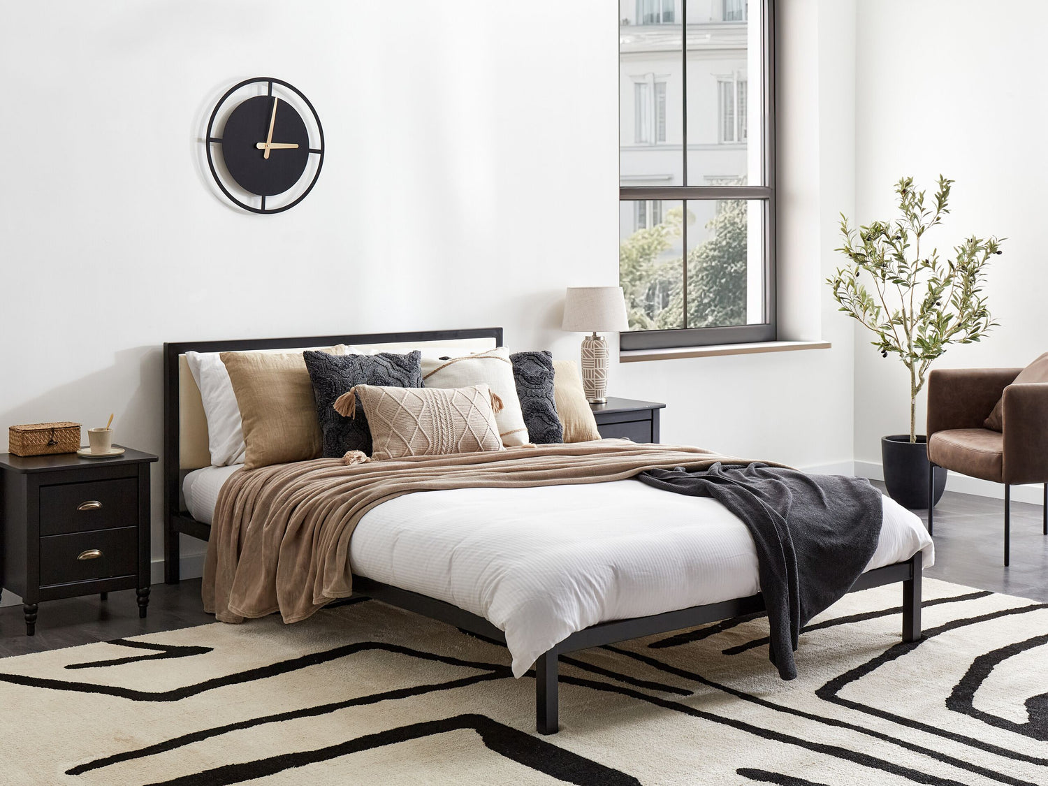 Beliani-CLAMART-Tweepersoonsbed-Lichtbeige-140 x 200 cm-Metaal