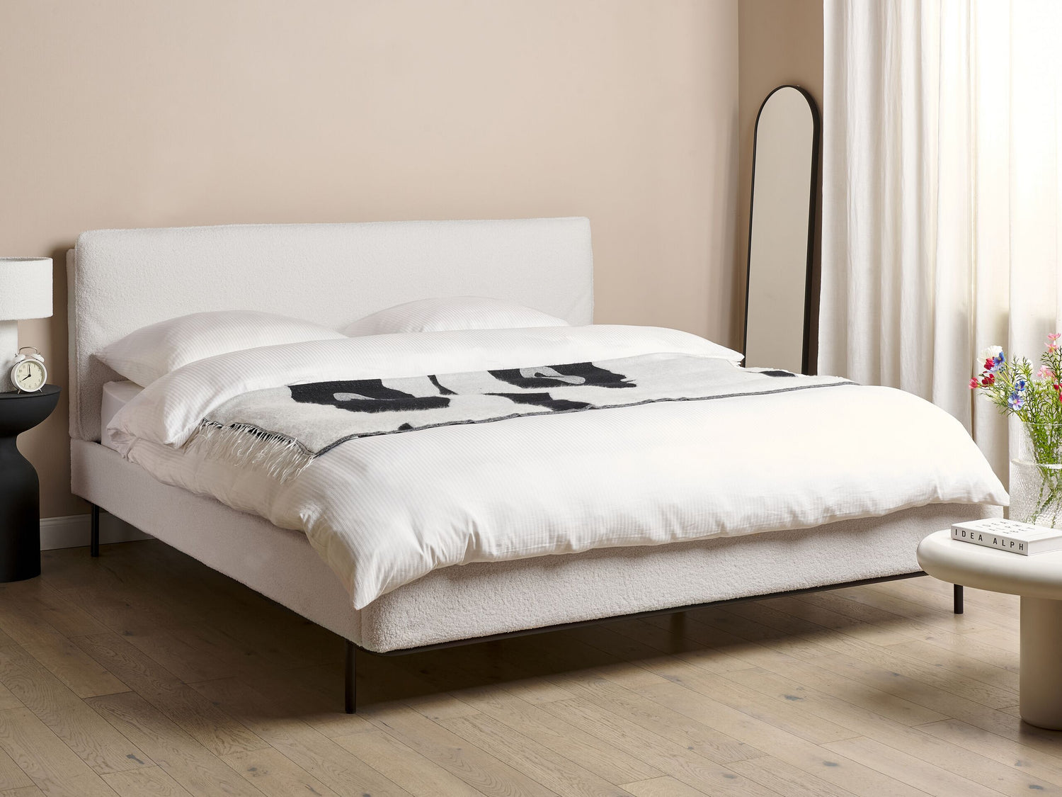 Beliani-CORIO-Tweepersoonsbed-Gebroken wit-180 x 200 cm-Bouclé