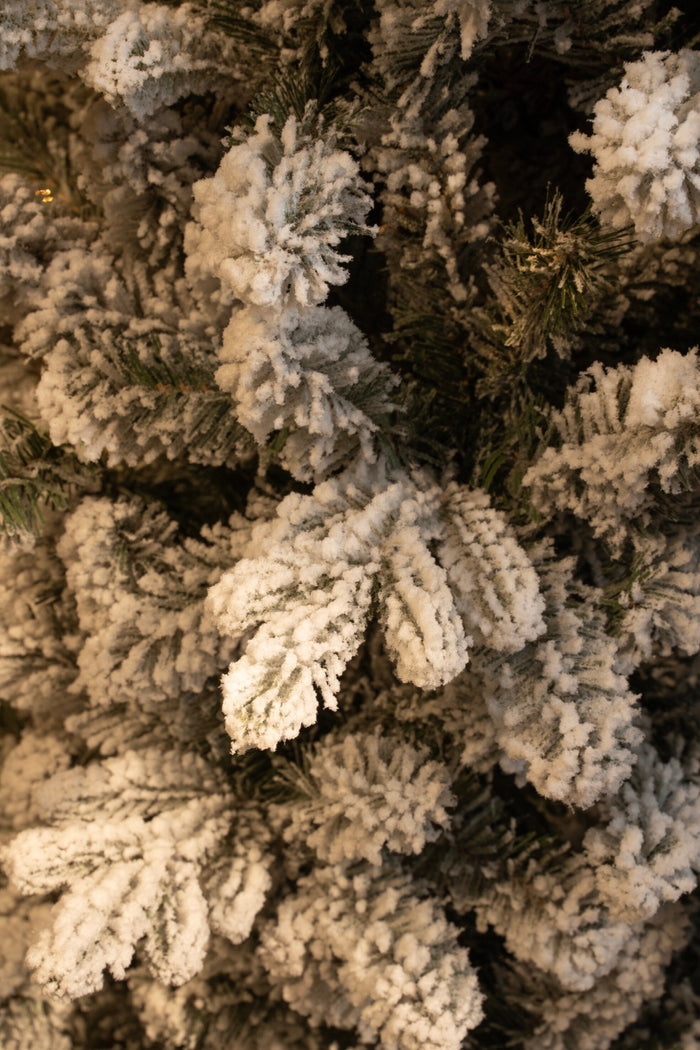 Black Box Trees Harma Kunstkerstboom - H215 x Ø66 cm - Groen Frosted