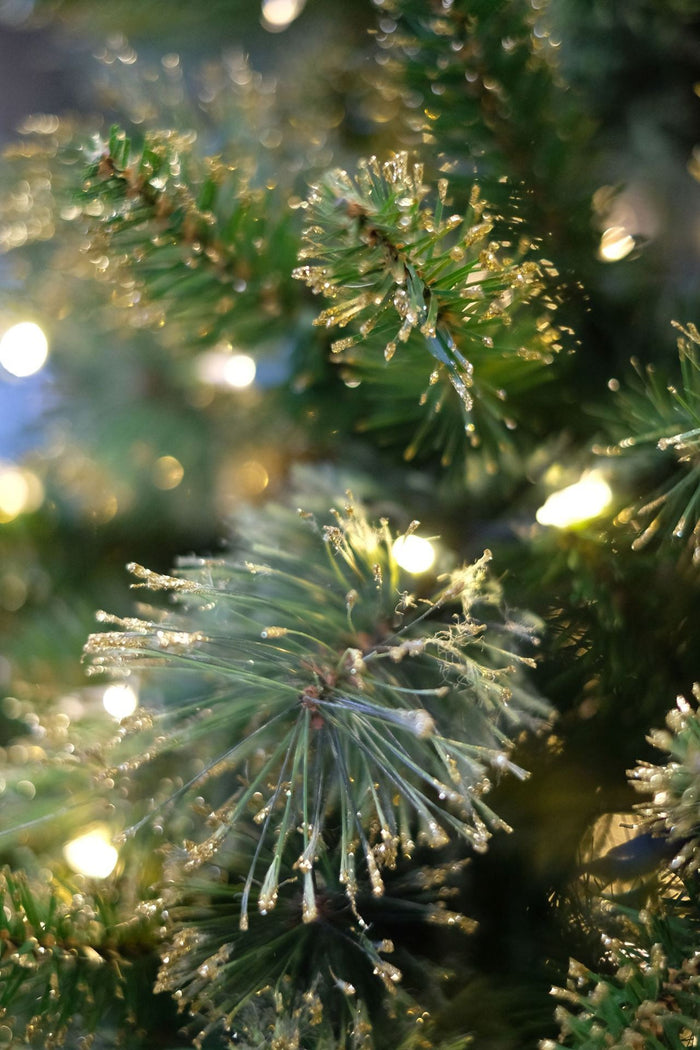 Shimmery Golden Bristle verlichte kunstkerstboom - 228 cm - Groen met