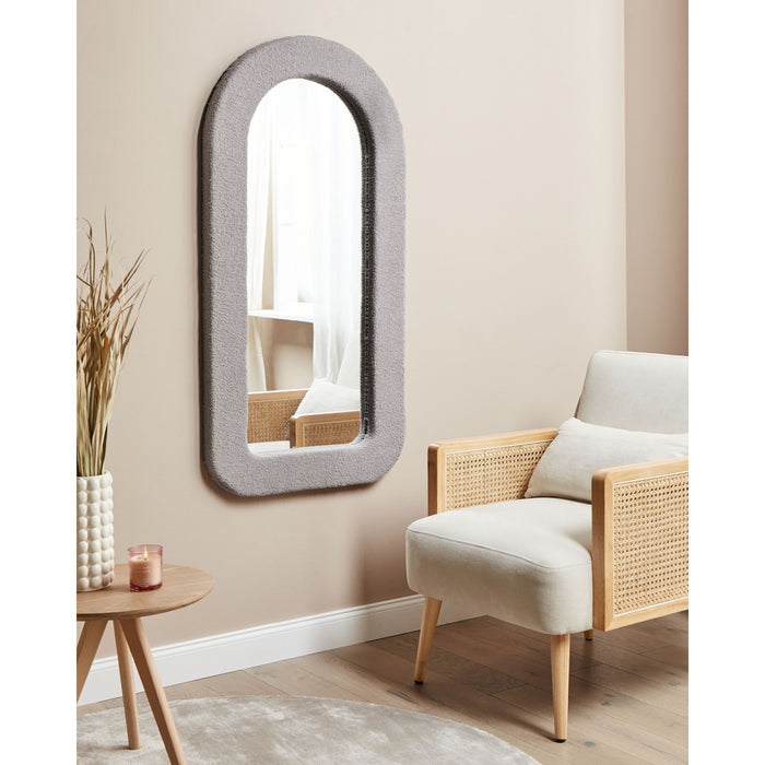 Beliani - CERVON - Wandspiegel - Taupe - 60 x 120 cm - Bouclé