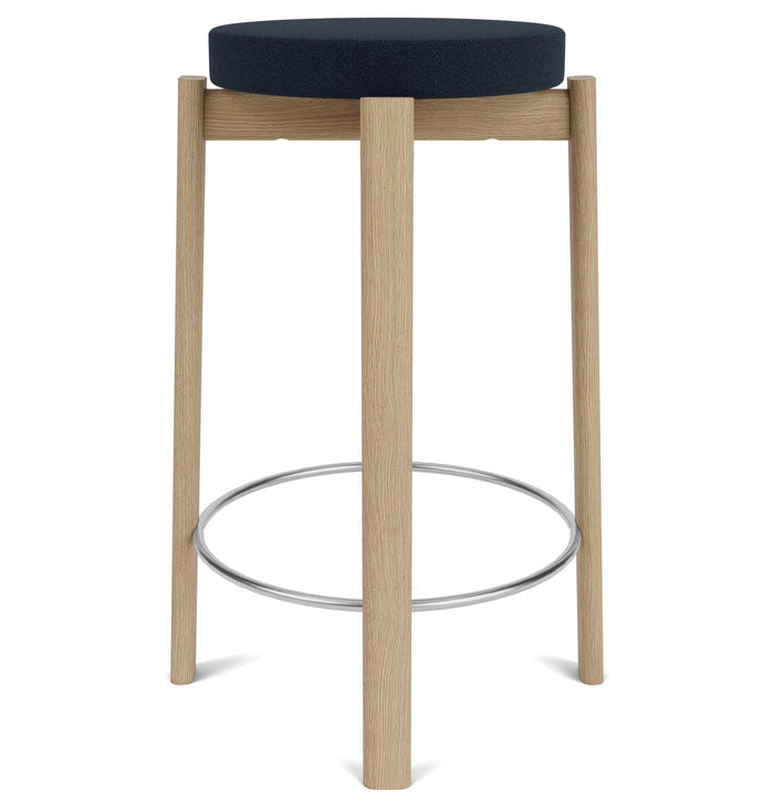 Audo Copenhagen Passage barkruk H66 naturel eiken Vidar Dark Blue