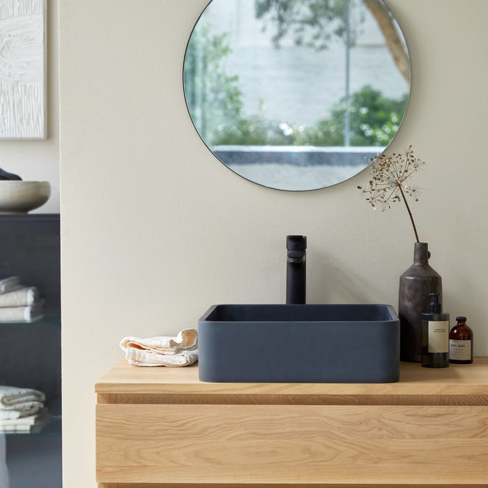 Tikamoon - Thaïs - Vierkante wastafel in zwart terrazzo