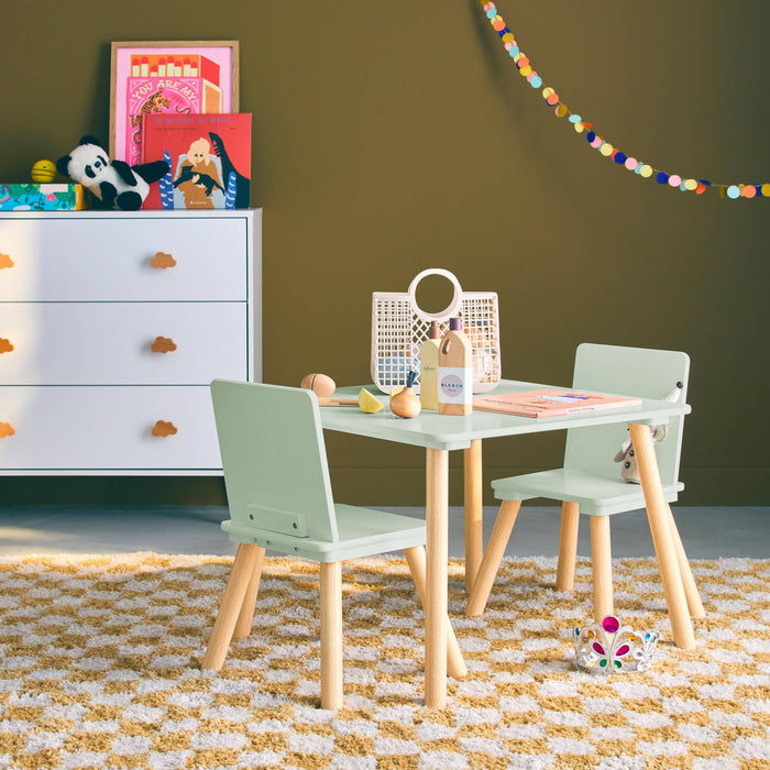 sweeek - Vierkante kindertafel grenenhout 2 stoelen