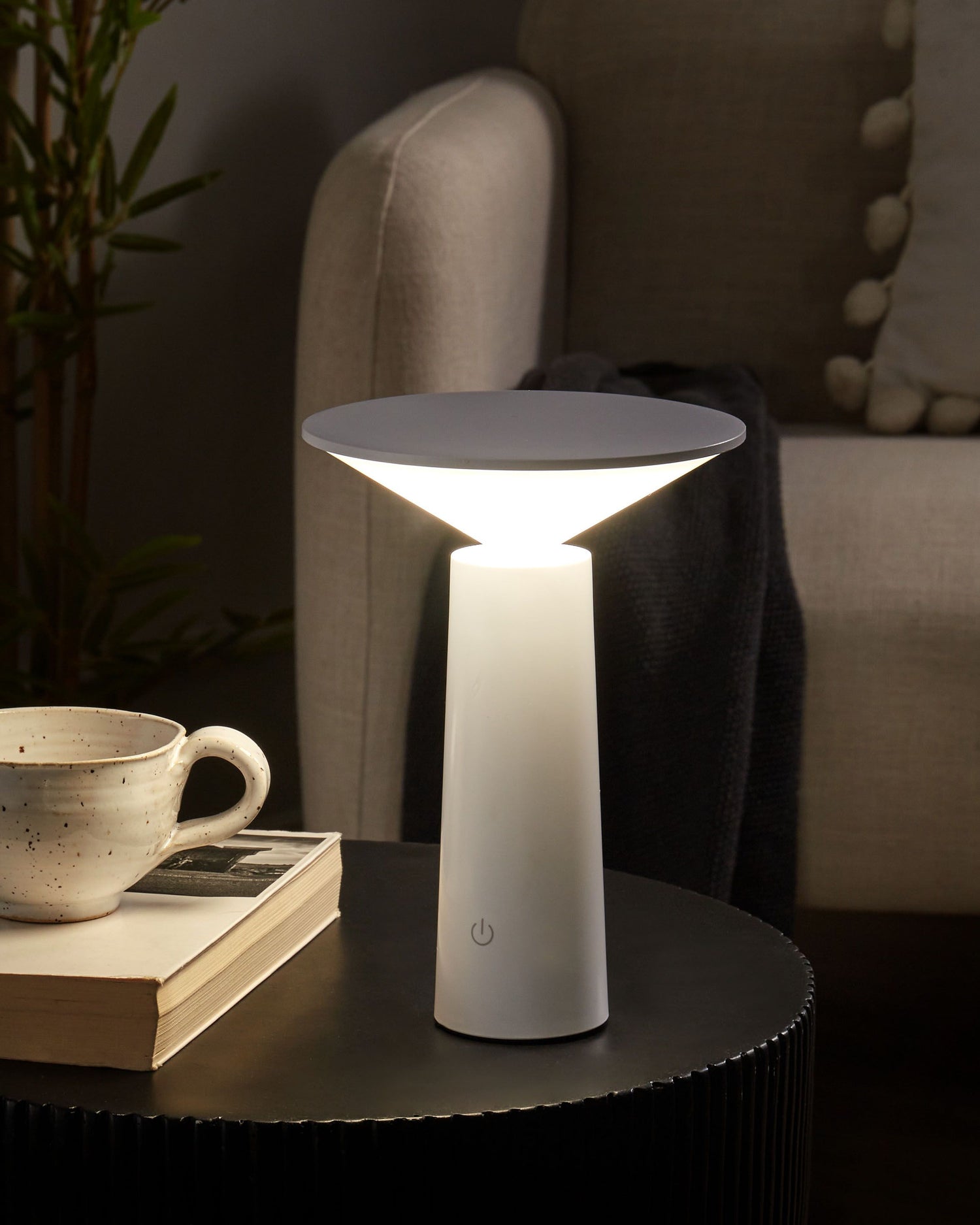 Beliani - LEVIRA - Tafellamp - Wit - IJzer