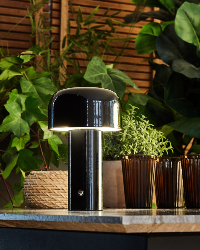 Beliani - BESOS - Tafellamp - Zwart - IJzer