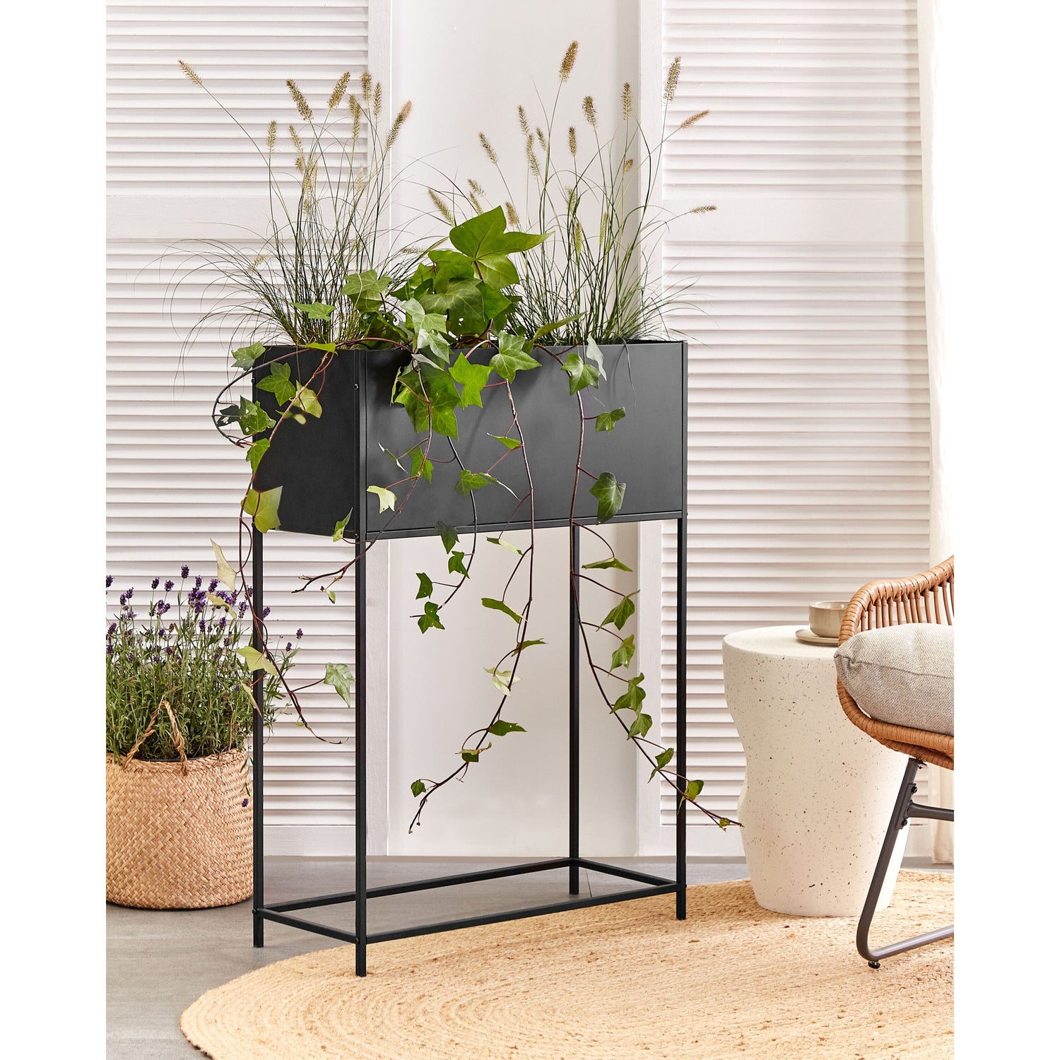 Beliani-TAPIEN-Verhoogde plantenbak-Zwart-70 x 30 x 100 cm-Metaal