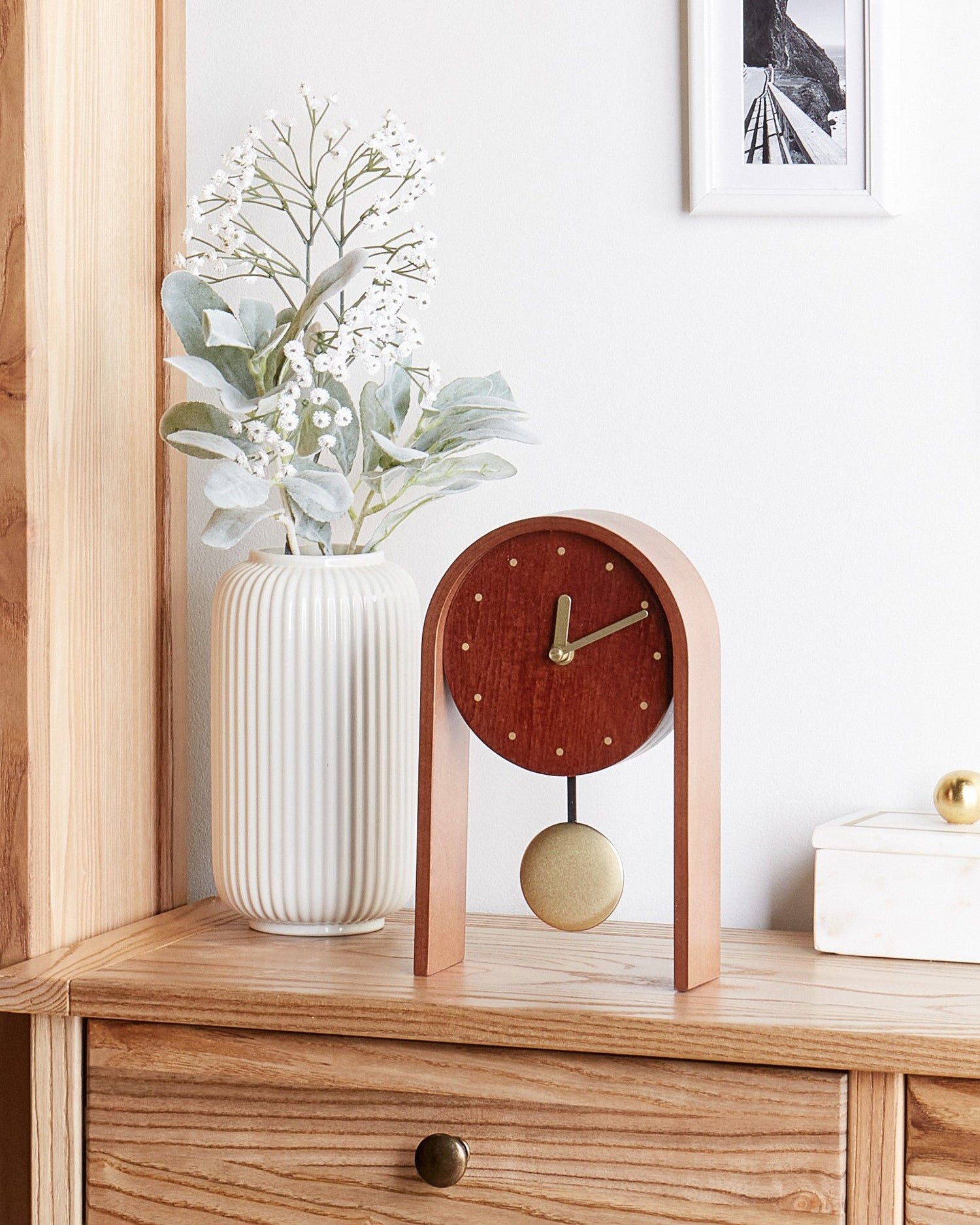 Beliani - FERDEN - Klok - Donkerhout - MDF