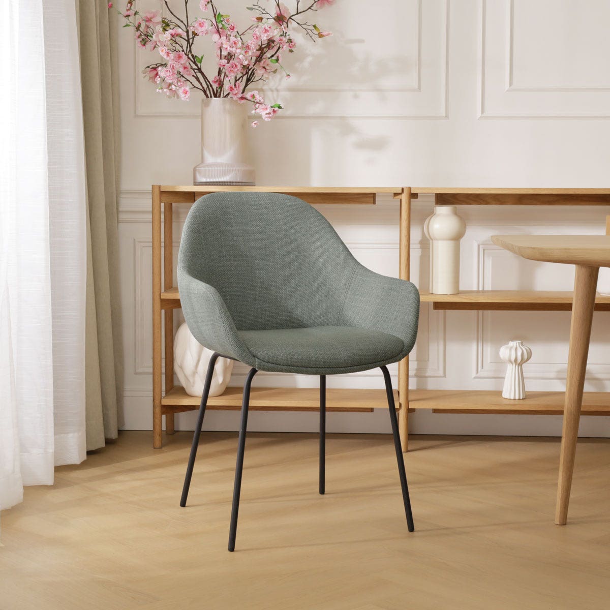 Nolon Nora-Mae Eetkamerstoel Saliegroen - Armleuning - Zwarte Poten