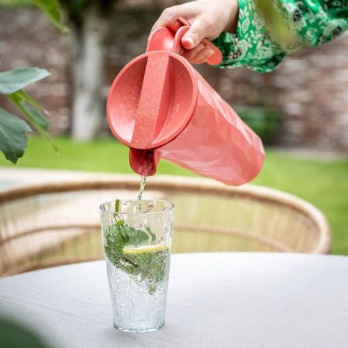 Koziol - Schenkkan, 1.5 L, Organic, Natuur Koraal - Koziol | Club Pitc