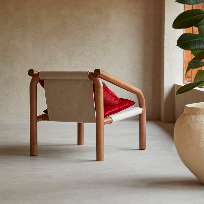 Tikamoon - Fauteuil van massief eikenhout en rood fluweel