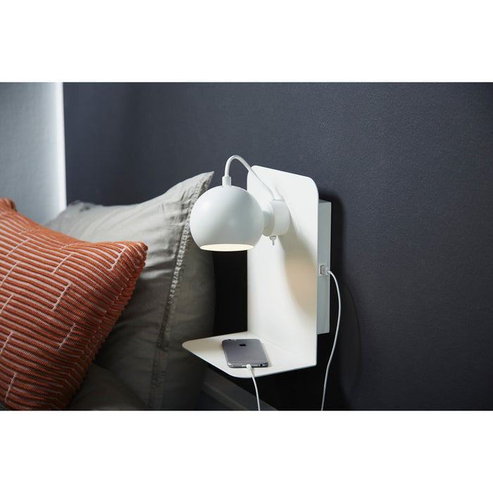 Frandsen Ball wandlamp met usb-poort mat wit