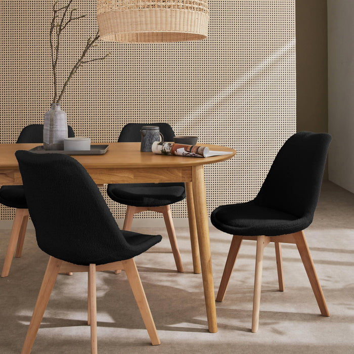 sweeek - Scandinavische boucléstoel met houten poten (set van 4)