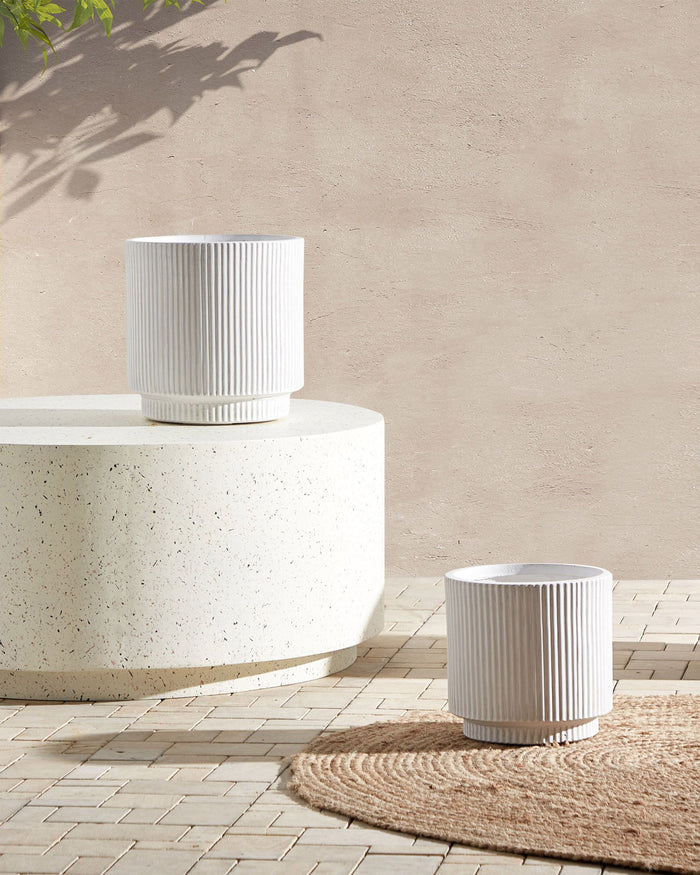 Beliani - DARIA - Bloempot - Gebroken wit - 30 cm - Kleivezels