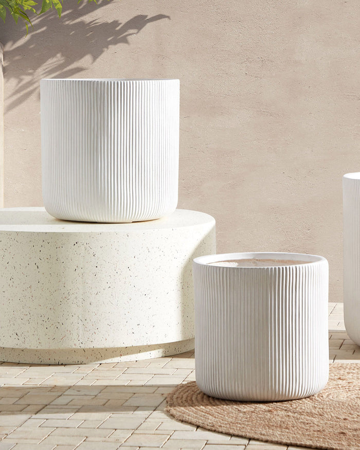 Beliani-OREOI-Bloempot-Gebroken wit-45 x 45 x 45 cm-Kleivezel