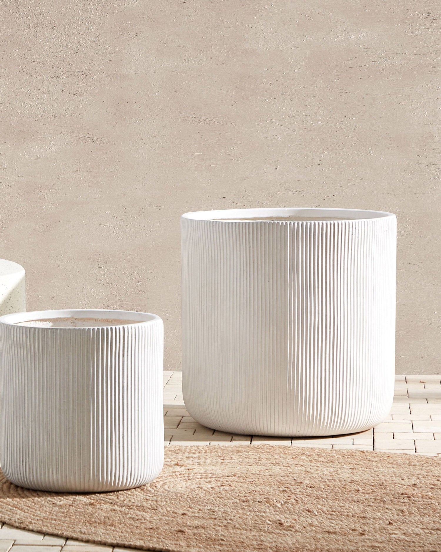 Beliani-OREOI-Bloempot-Gebroken wit-55 x 55 x 55 cm-Kleivezel