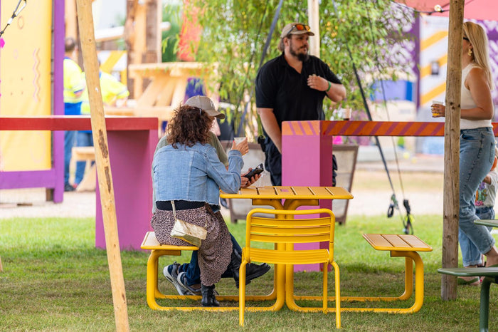 Metalen picknicktafel Max okergeel