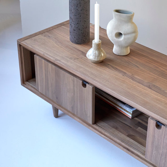 Tikamoon - Jonàk - Tv-meubel van massief notenhout 140 cm