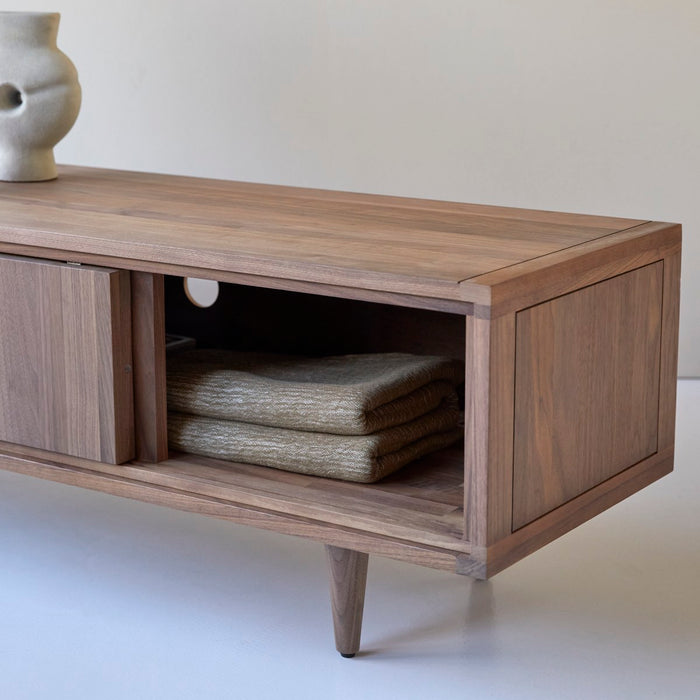 Tikamoon - Jonàk - Tv-meubel van massief notenhout 140 cm